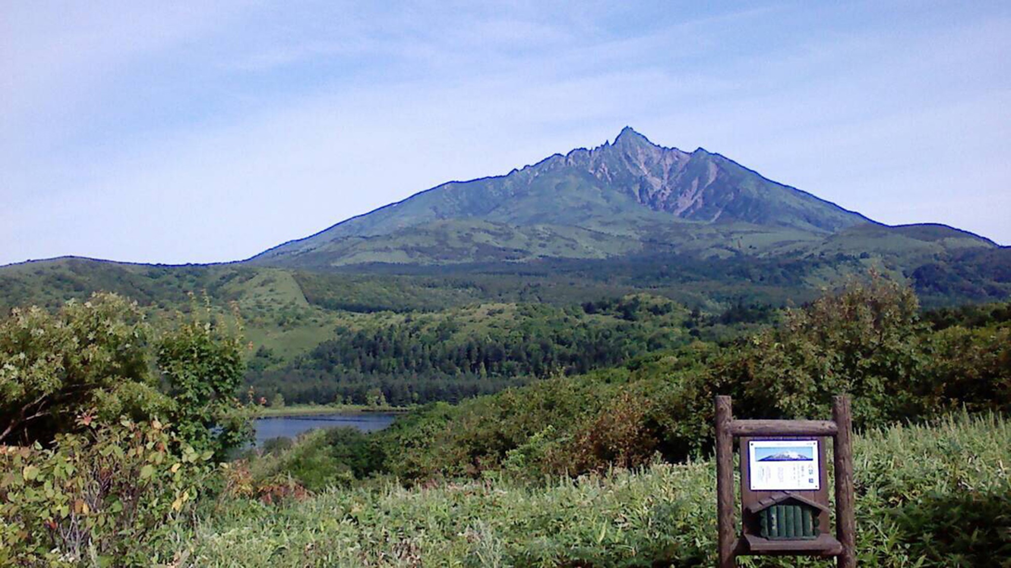 *沼浦展望台からの景色/利尻島の中でも有数の展望地。絶景ビューポイントです！