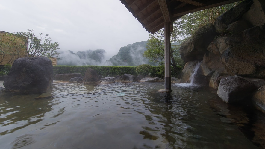 温泉露天風呂（青軸）