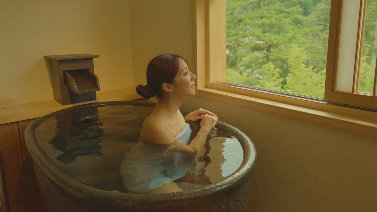 2024年8月3日（土）、下部ホテル待望の 温泉露天風呂付スイートルーム『羽衣』＆『松風』の2室が誕生  下部ホテルの自家源泉を思う存分堪能できる贅沢な空間をご提供いたします。 特別なプライベートスパタイムを心ゆくまでお楽しみいただける新装客室で、 至福のひとときをお過ごしくださいませ。