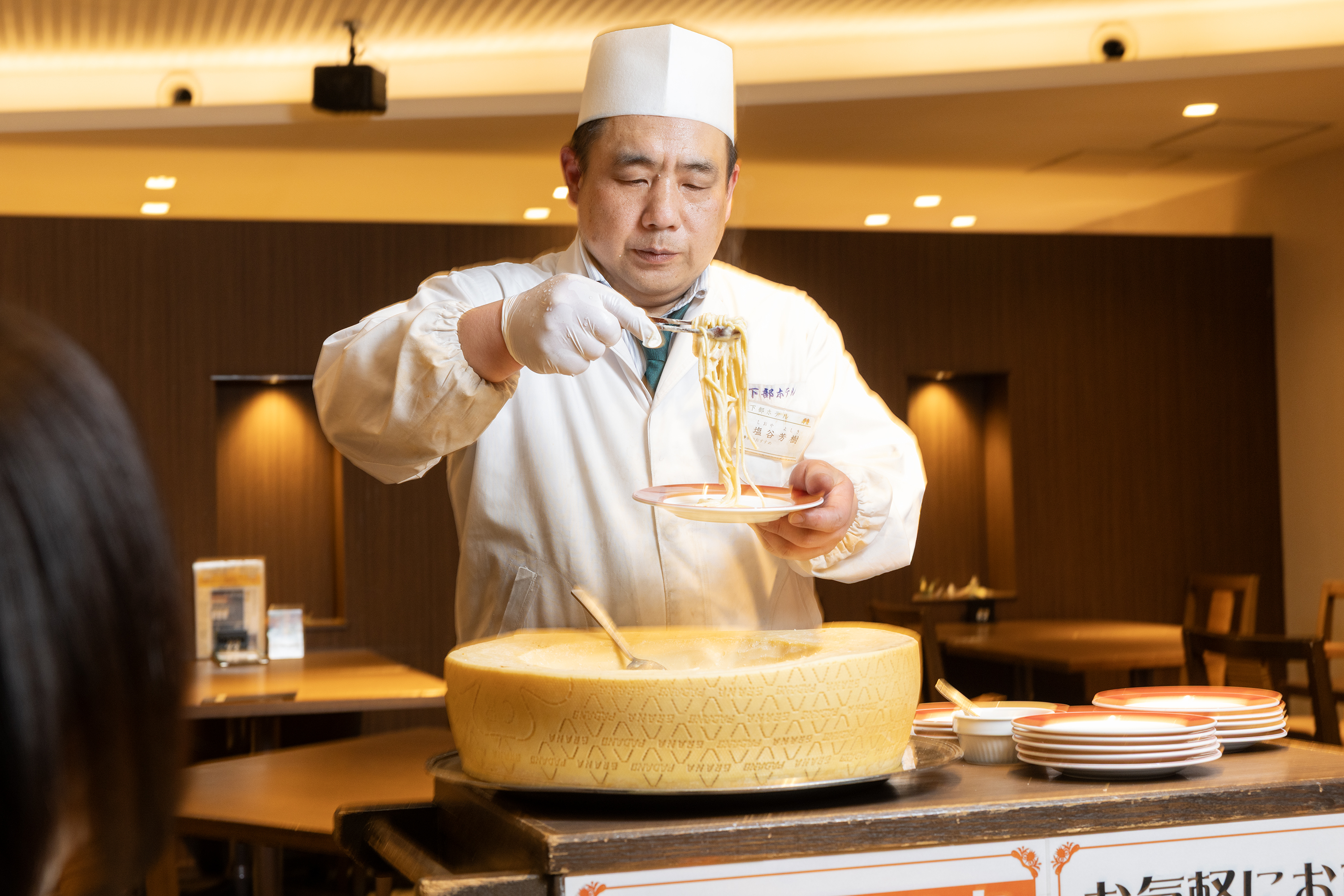 「チーズパスタ」のワゴンサービス