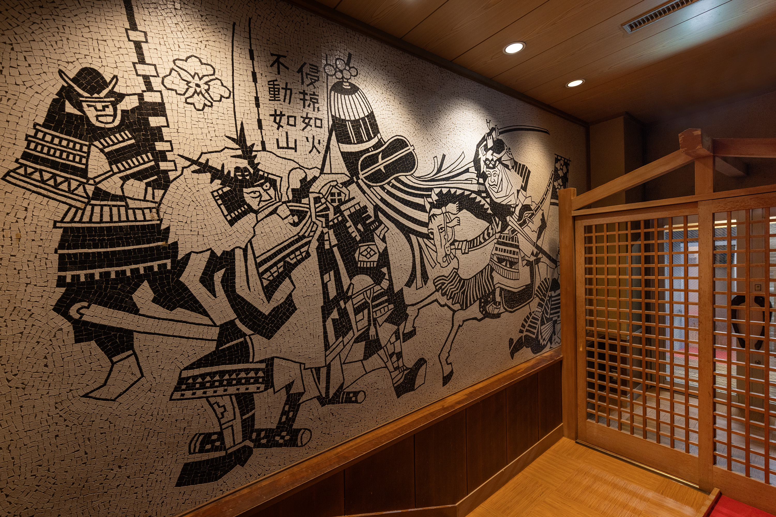 竹とんぼの湯（貸切風呂）までの通路にある壁画