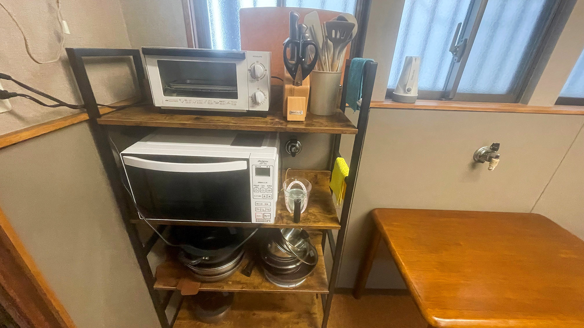 ・【共用キッチン】トースターやレンジ、調理器具完備で、旅先でも簡単な自炊をしてお過ごしいただけます