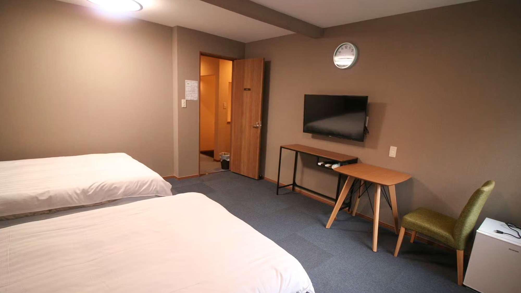 ・【別館 ツイン】落ち着いた色調の部屋。旅行や出張など幅広くご利用いただけます