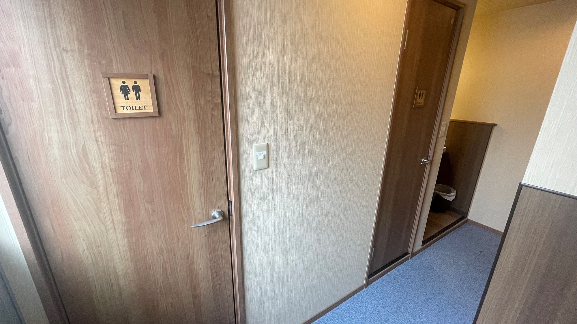 ・【共用トイレ】館内に4つの共用トイレがございますので、混雑の心配もありません