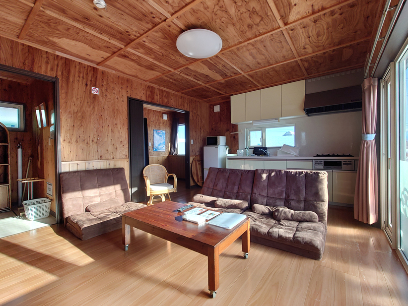 ピラガ３　居間➁