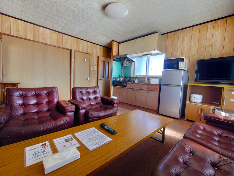 ピラガ２　居間➁