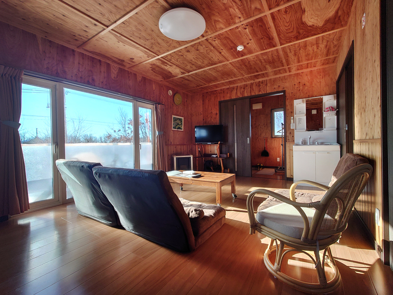 ピラガ３　居間①