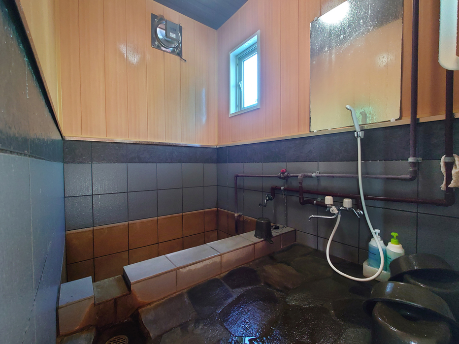 ピラガ３　浴室