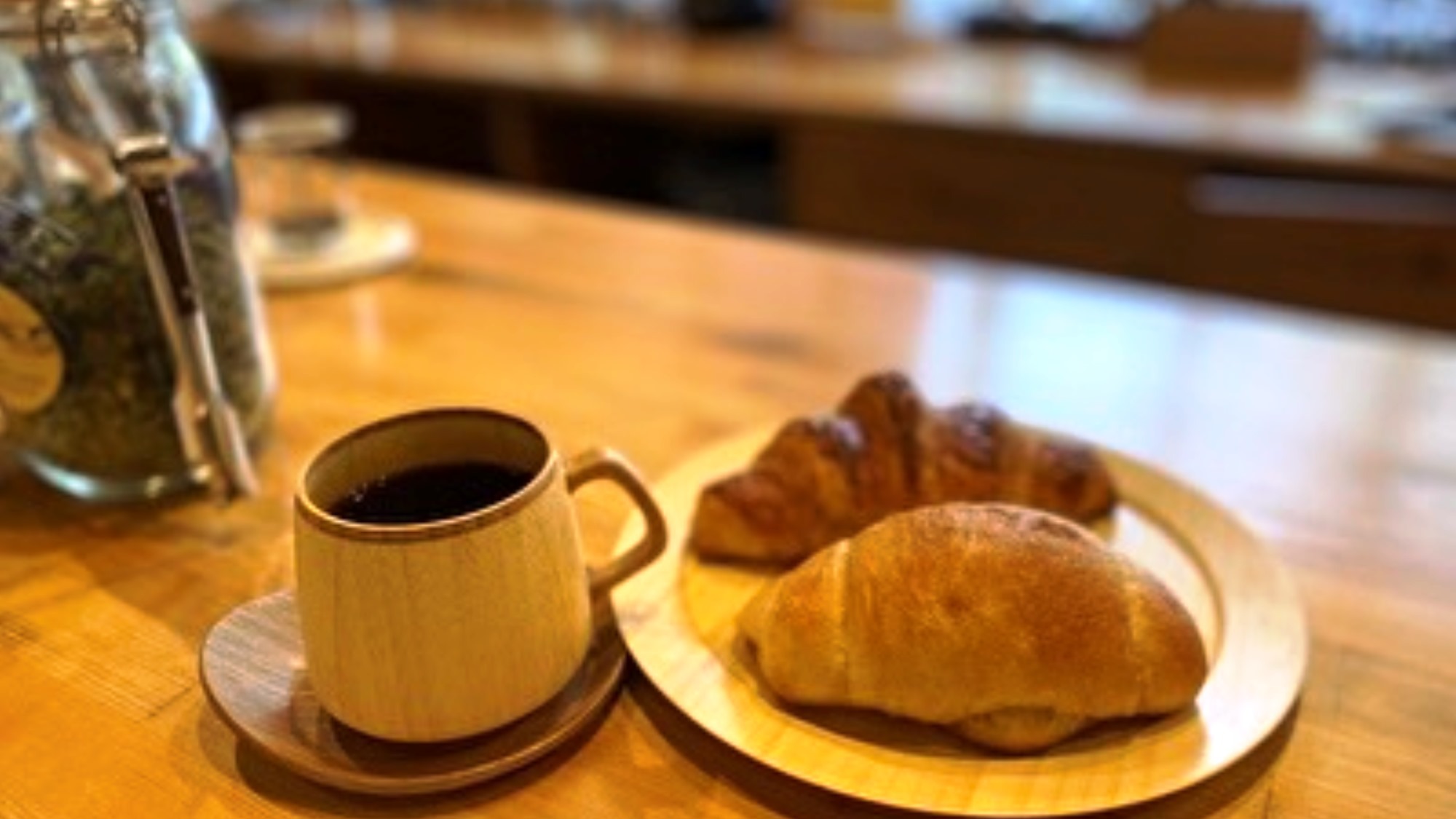 【朝も夜ものんびりと】夕食は居酒屋でがっつり、朝食は焼きたてパンと淹れたてのコーヒーでエレガントに♪