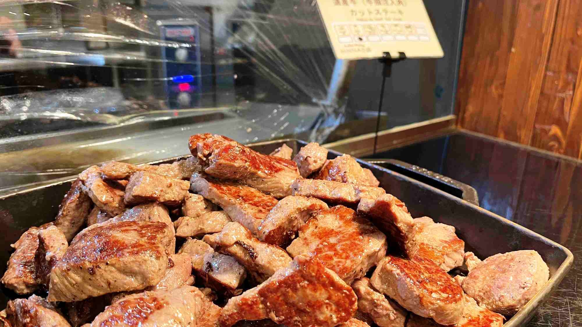 ビュッフェ会場でフリーフロー（飲み放題）！北海道産食材を使った約100種類の北海道ビュッフェを堪能