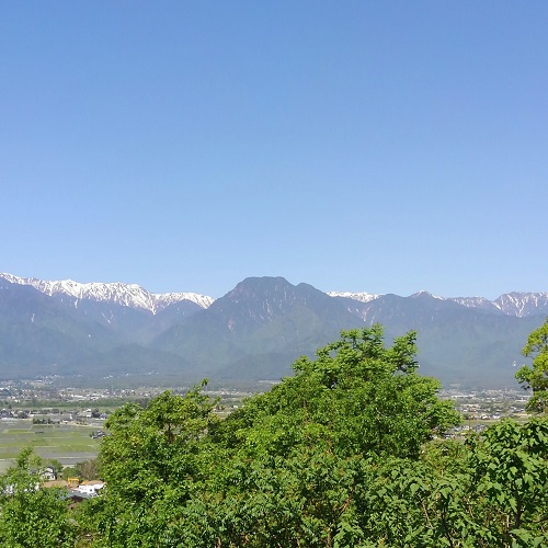 ・青い空と北アルプス、とても良い眺めです。