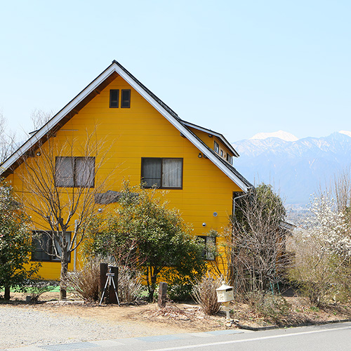 ・北アルプスの近くにある当館は穂高駅から車で15分です。