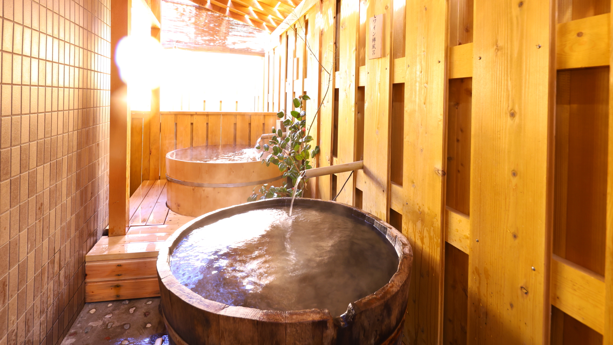 温泉　ワインの産地上田にちなんだワイン樽風呂です