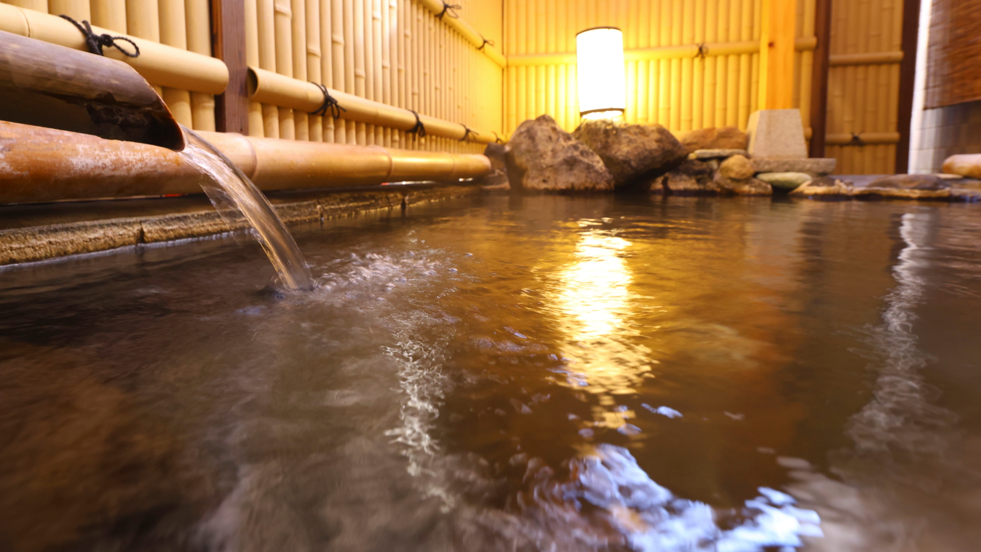 温泉　鹿教湯温泉は古くは江戸時代より湯治場として栄えてきました。
