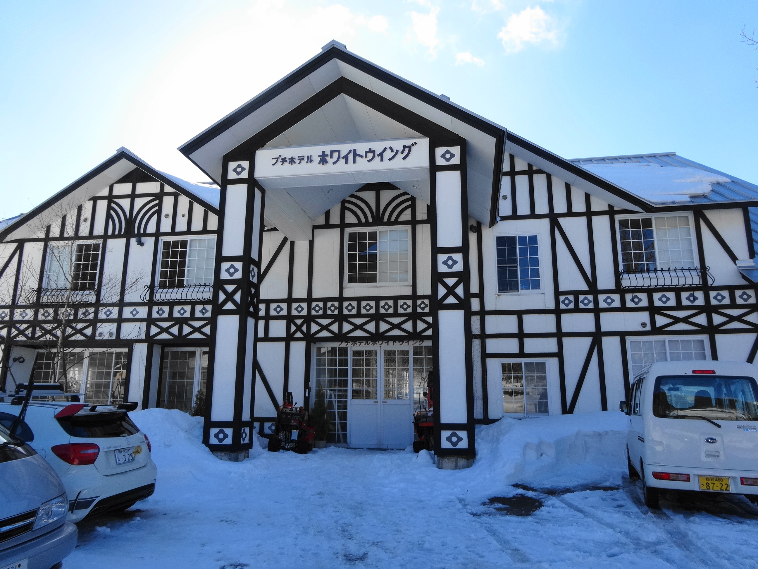 冬のホワイトウイング正面