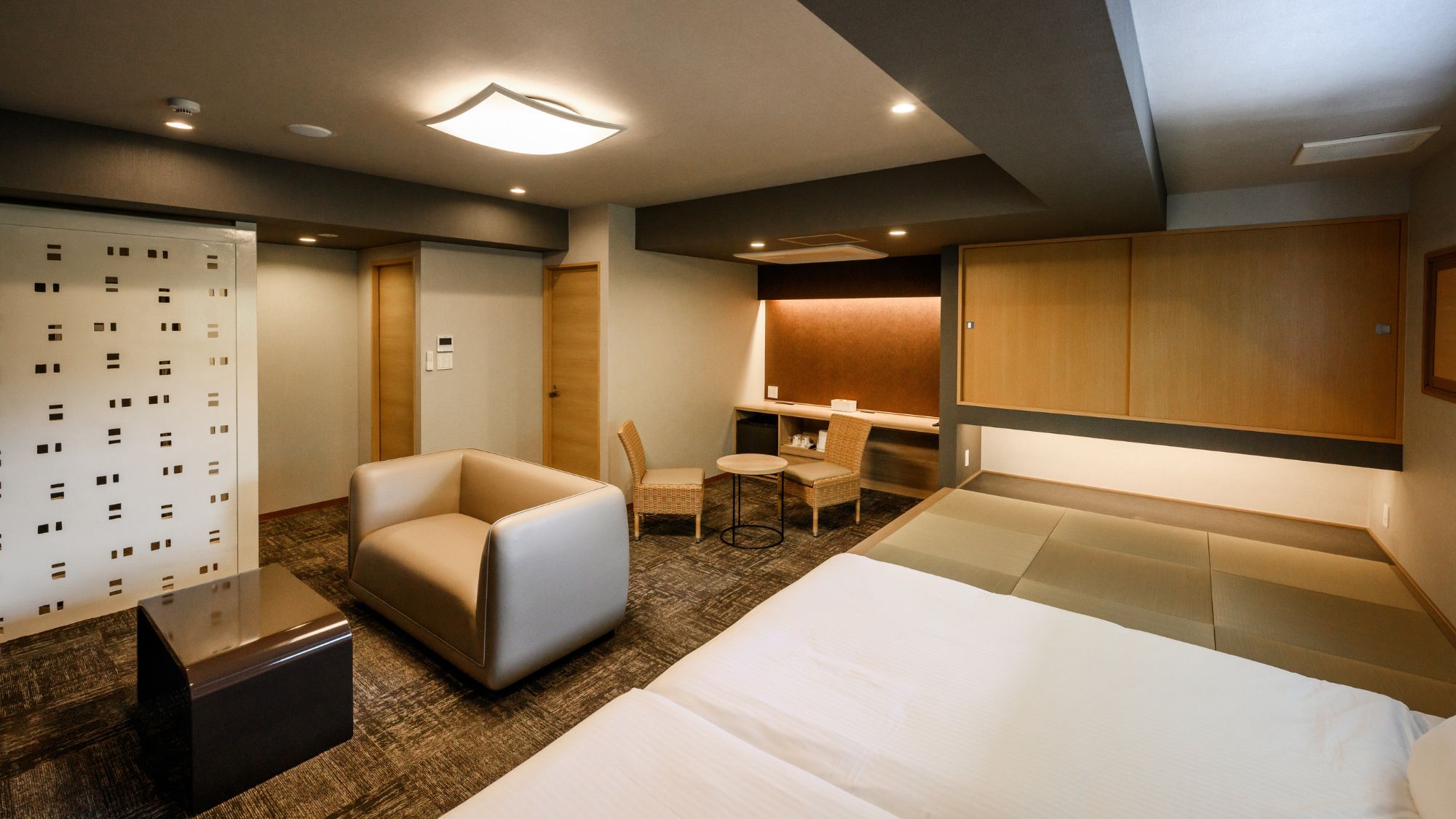  【ファミリールーム45㎡/禁煙】畳スペースでお子様ものびのび過ごせるお部屋。   