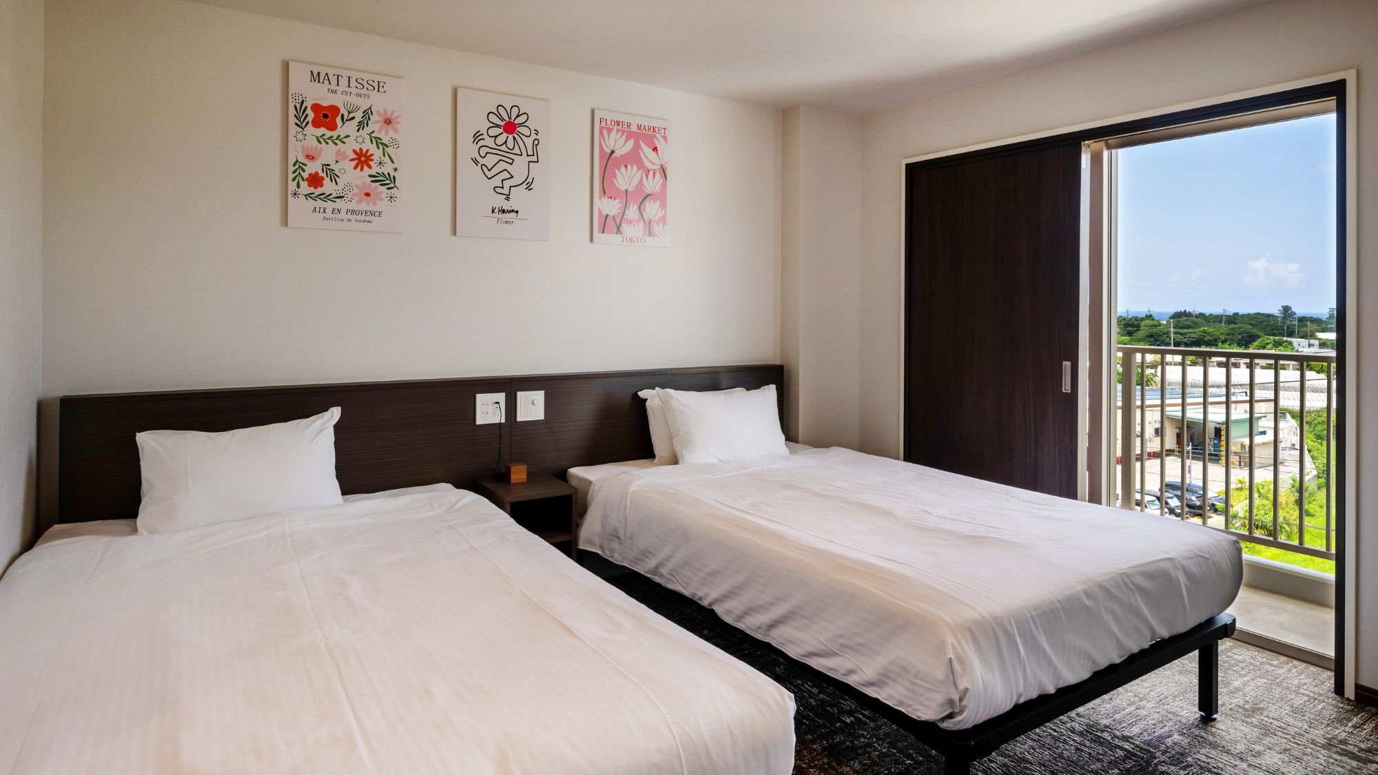 【デラックスツインルーム50㎡/禁煙】 セミダブル2台+ソファベッドで1～3名様に最適。   