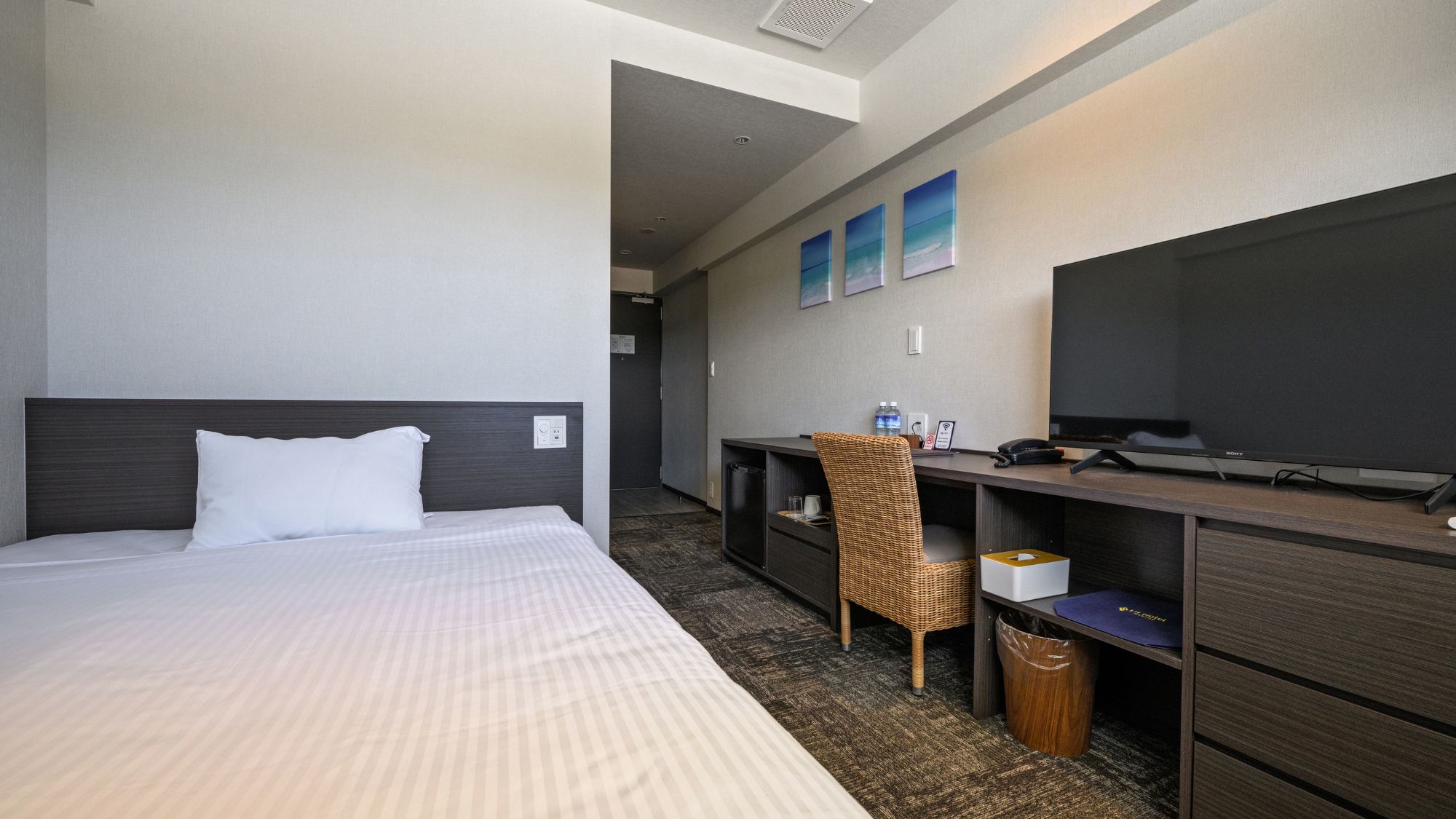  【スタンダードダブルルーム21㎡/禁煙】心地よい灯りが穏やかな滞在を演出。    