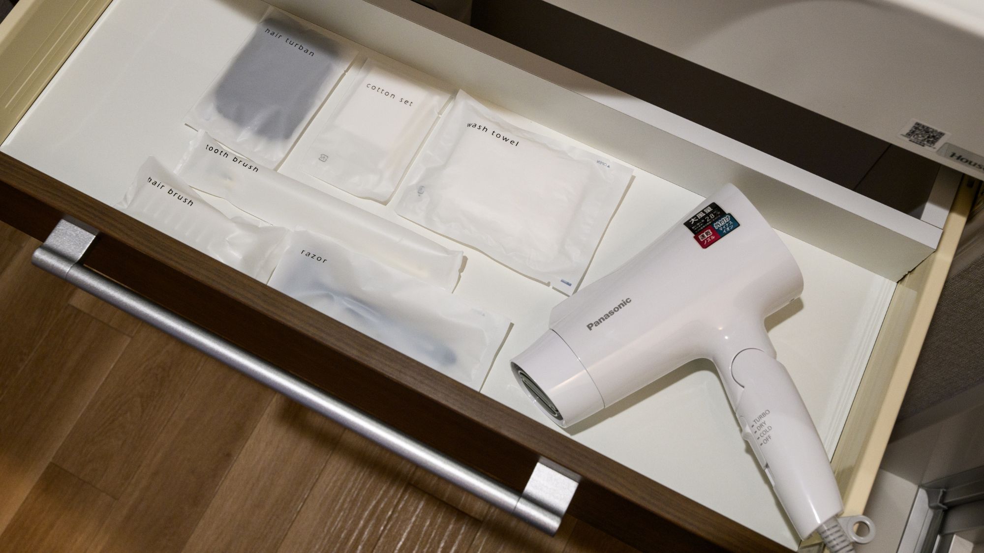  【スタンダードダブルルーム21㎡/禁煙】コンパクトでも快適な機能的レイアウト。  