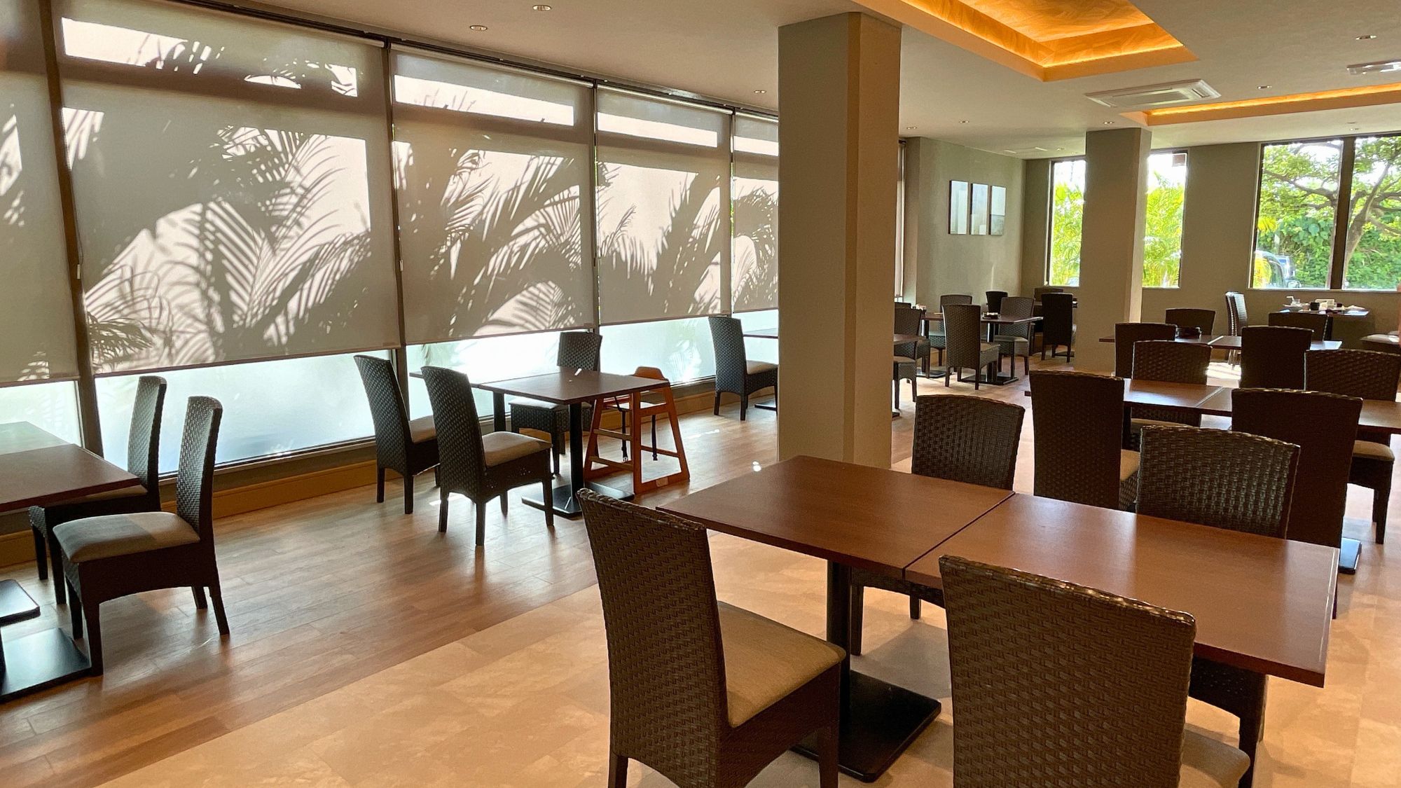 【レストラン/Kariyun】開放的で明るい1階レストラン。朝食、夕食を心地よい空間でお楽しみくださ