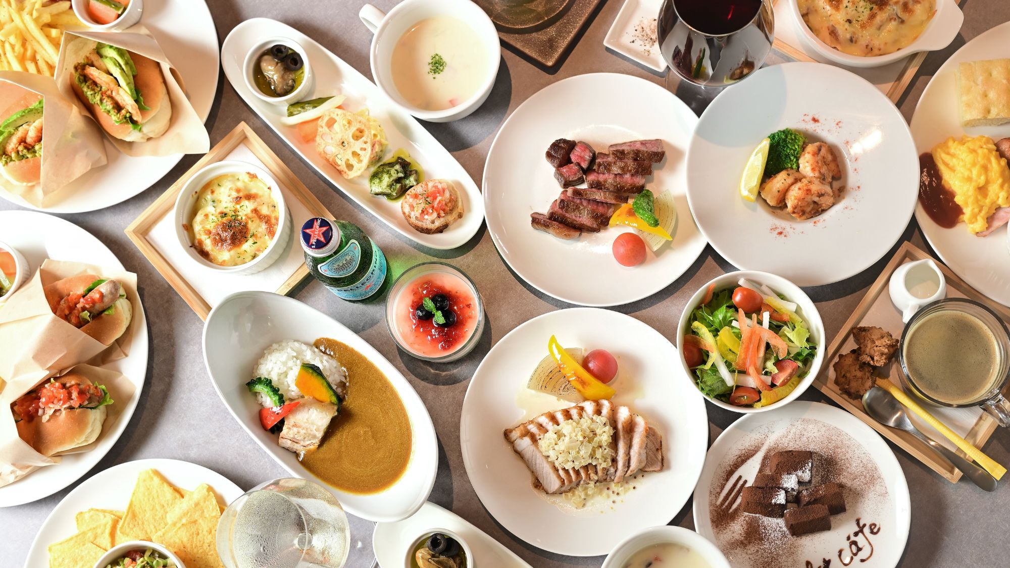 【ラウンジ/LOUNGE CAFE Lit】軽食からスイーツまで旅のシーンに合わせて選べるメニュー。