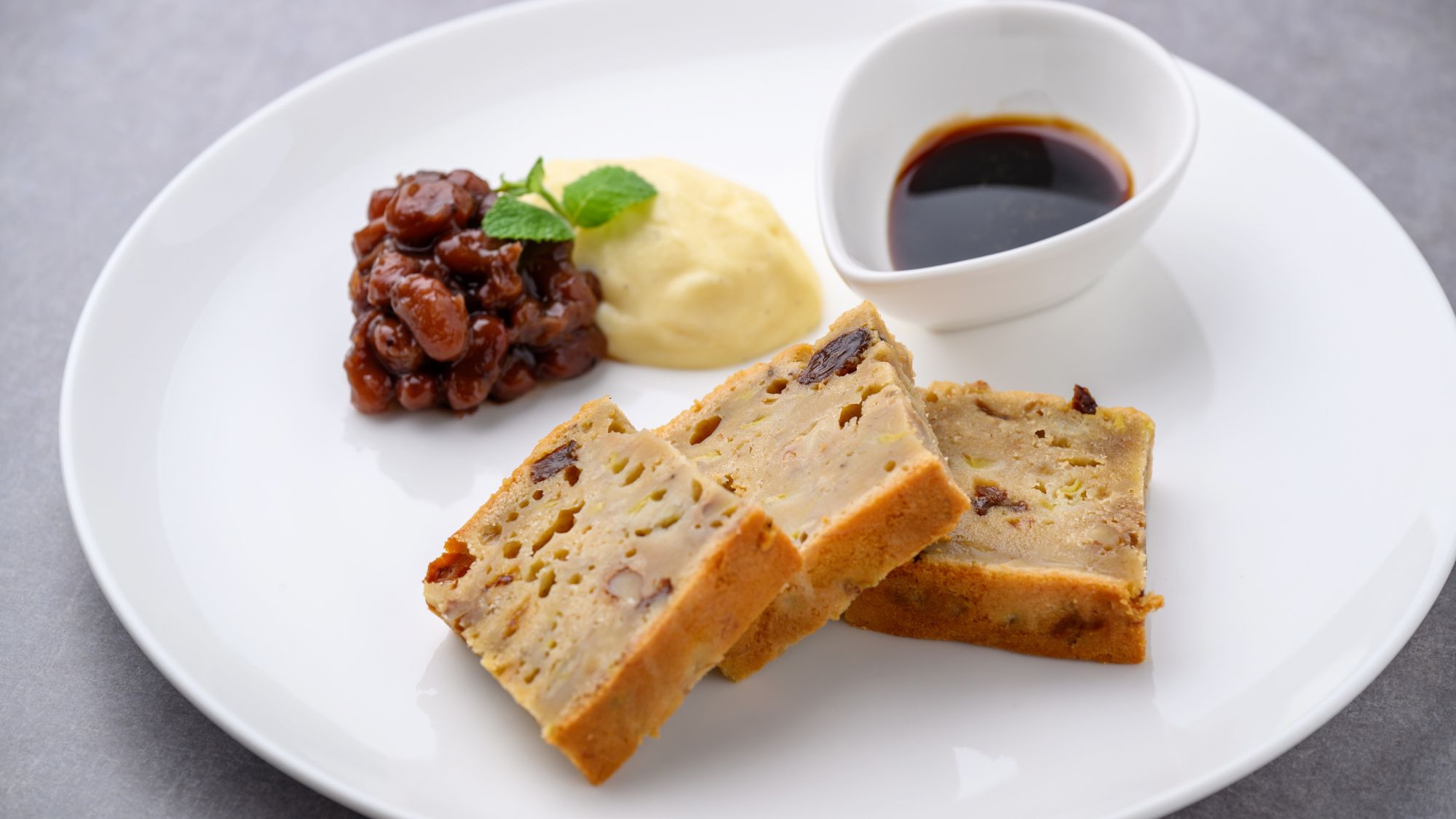 【ラウンジ/LOUNGE CAFE Lit】しっとりパウンドケーキと温かいスープ。午後のひとときを彩