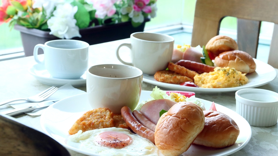 【朝食】ゲレンデを見ながら優しい朝食