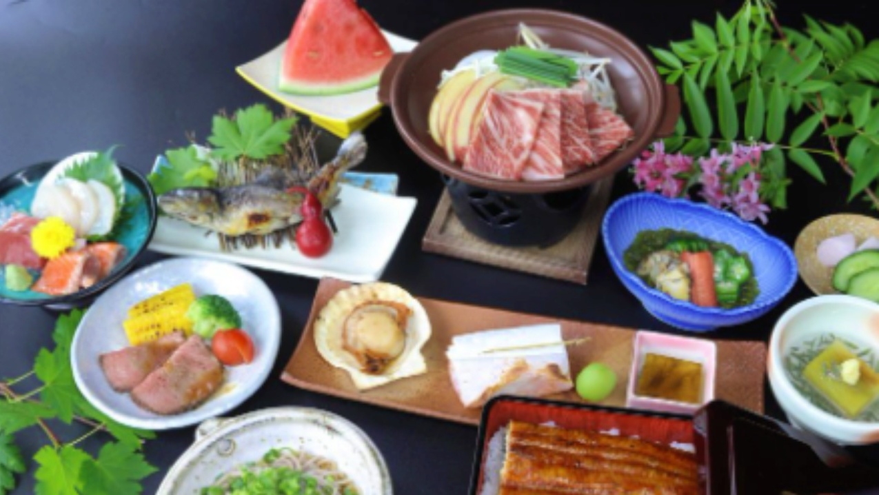 NEW【部屋食】【アップグレード料理】お部屋でゆっくりお食事プラン~昭和レトロ温泉旅館の空間を楽しむ