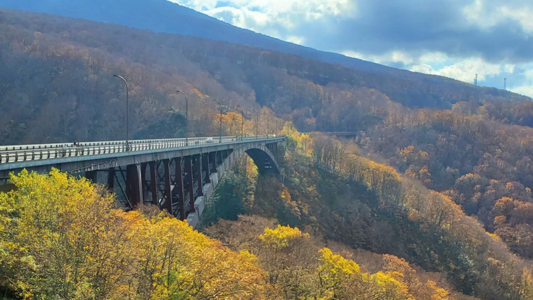 城ヶ倉大橋の紅葉