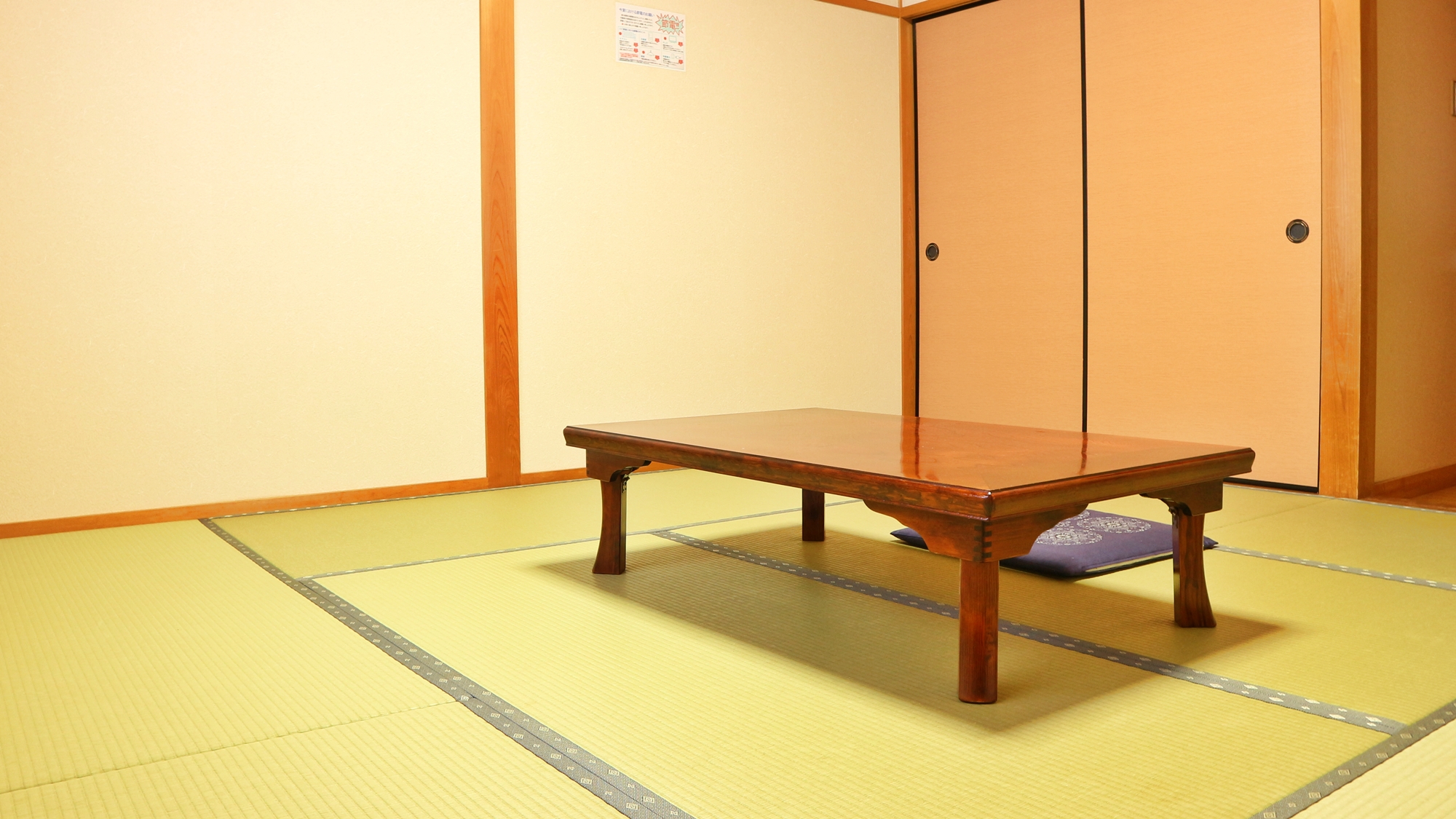 *和室8畳一例/畳のお部屋で足をのばしてお寛ぎください。