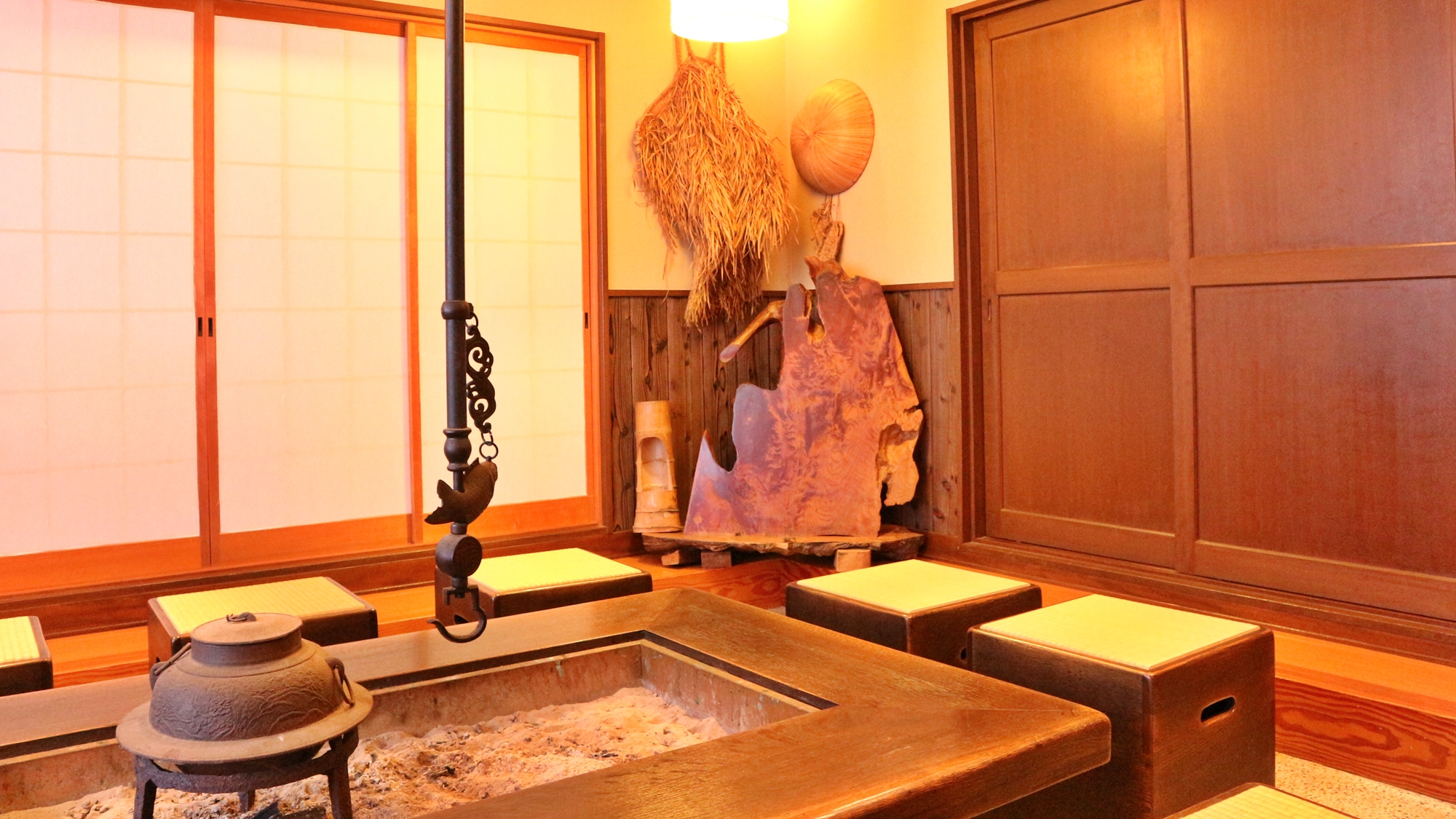 *館内一例/昔懐かしい囲炉裏を囲んでお食事はいかがですか