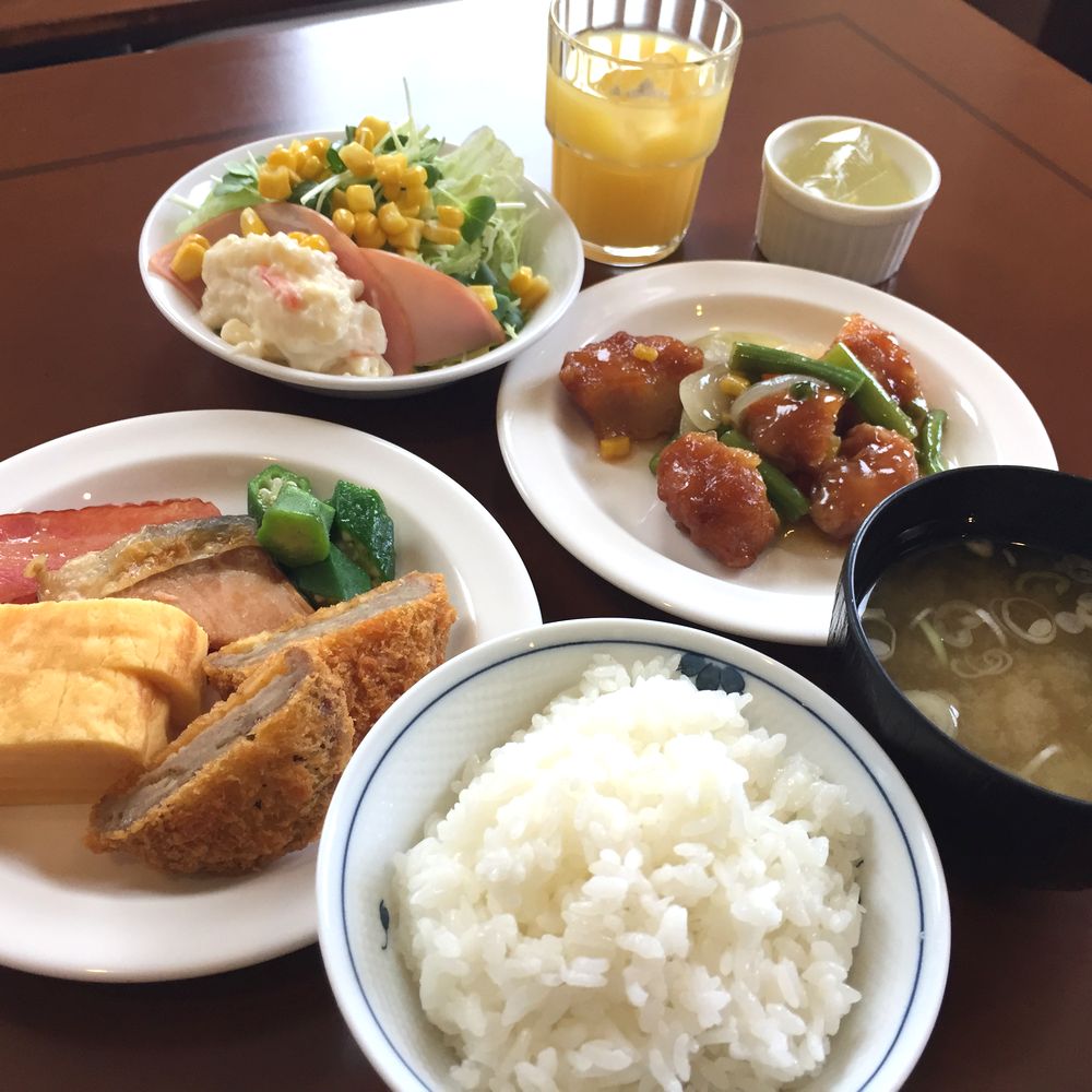 朝食盛り付け例