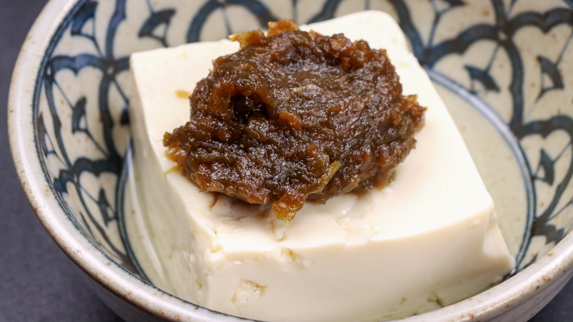 #夕食単品 ふきのとう味噌をのせた冷ややっこ