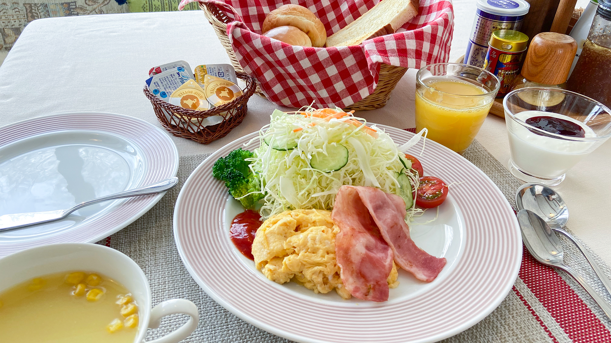 *朝食/信州菅平はキャベツやレタス等の高原野菜の栽培で有名です！甘みがギュッと詰まったお野菜をどうぞ