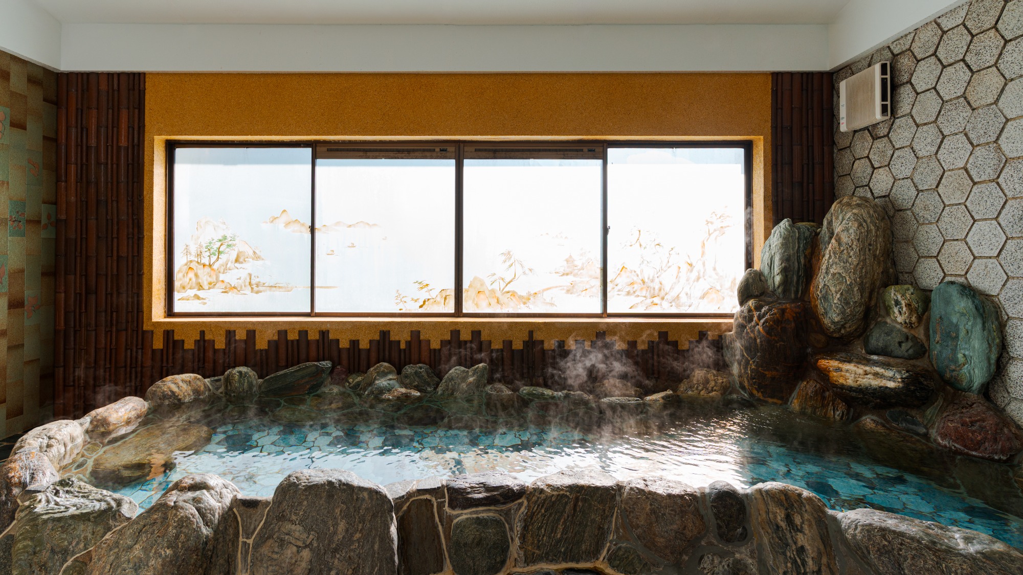 アルカリ性低張性 お肌にやさしい「柴山温泉」を。