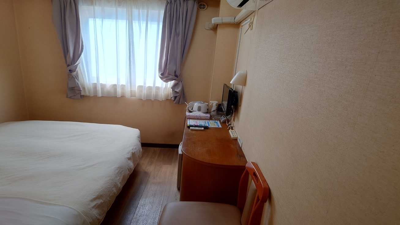 【喫煙】ダブルルーム（140センチ幅ベッド）