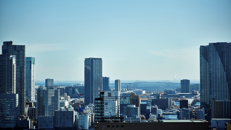 築地側のお部屋より東京湾をご覧いただけます