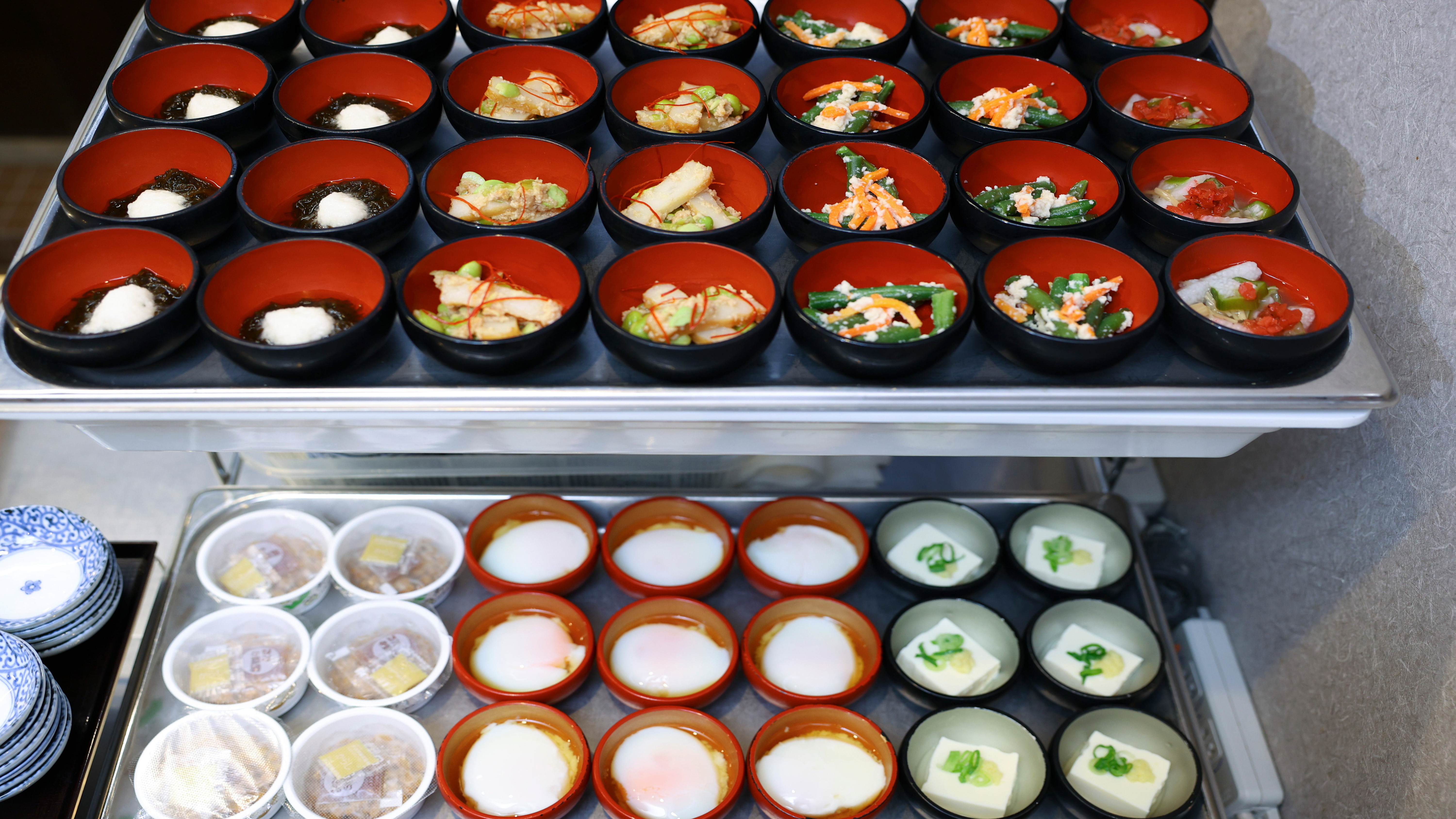 ◆朝食　【小鉢各種】※提供時期によって内容は異なります。