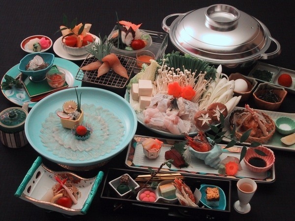   ふぐ尽くしコース　てっさ　てっちり　焼きふぐ　唐揚げ　　海鮮刺盛付き