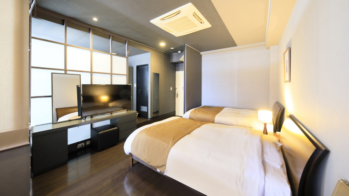 【最上階ユニバースフロア／DX洋室】ベッドを2台備えた洋室タイプ。