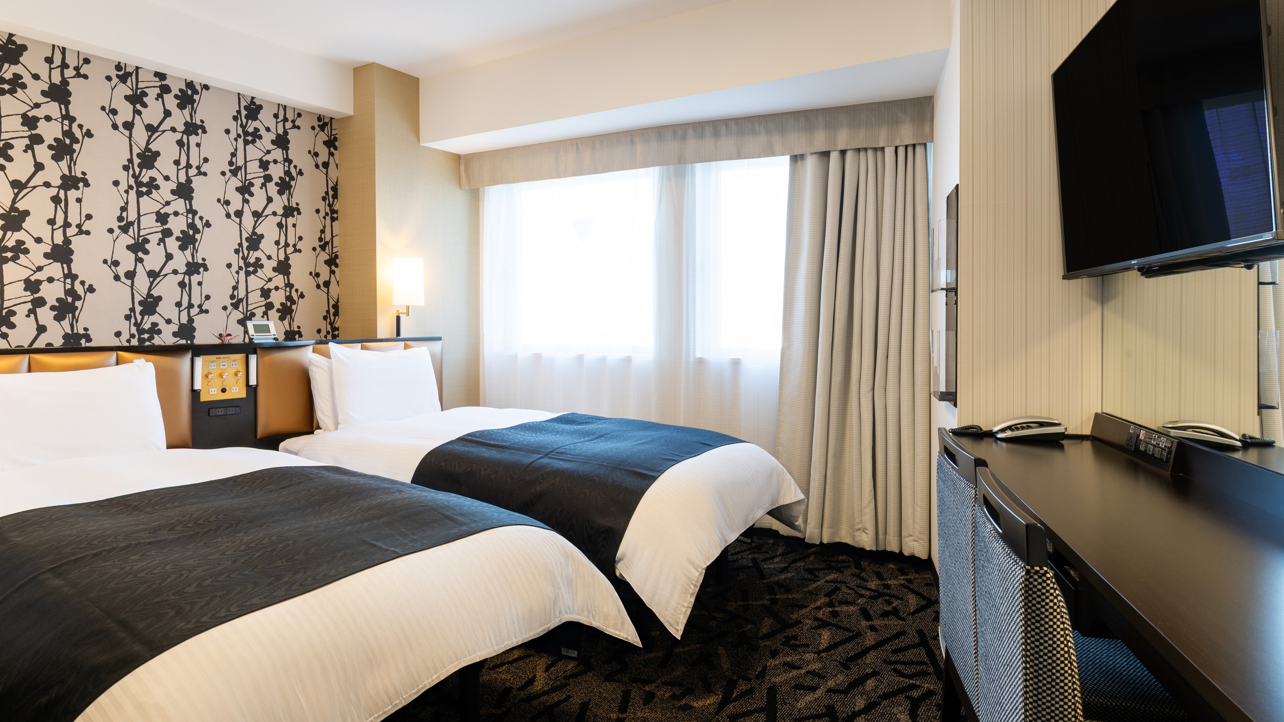 【デラックスツインルーム】ベッド幅100cm2台.