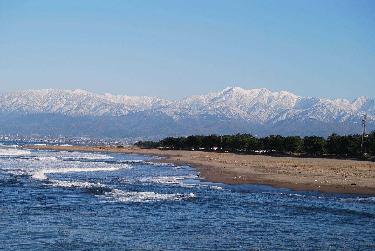 岩瀬浜【写真提供：富山市役所】