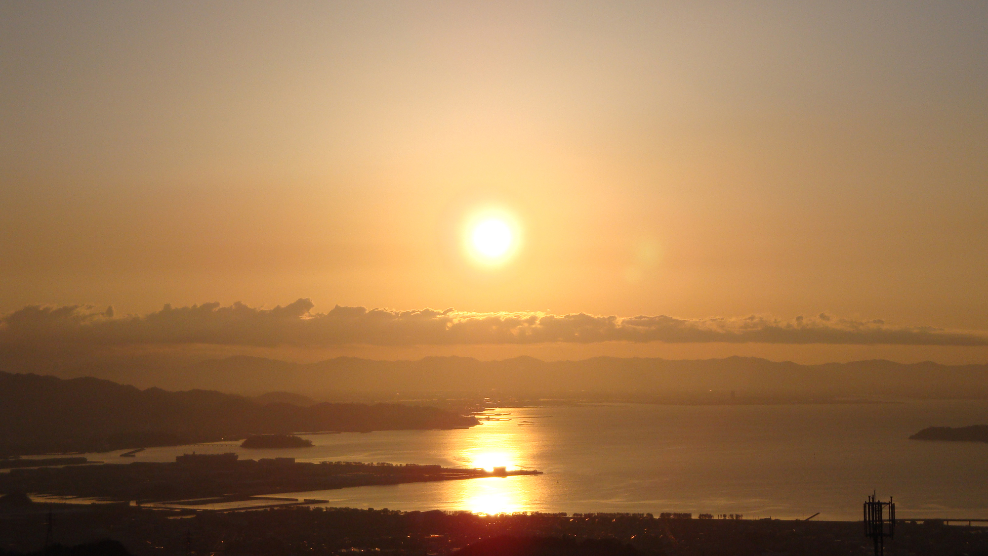 ◆【眺望】水平線から昇る晴れた日の朝日は、息をのむ美しさ。