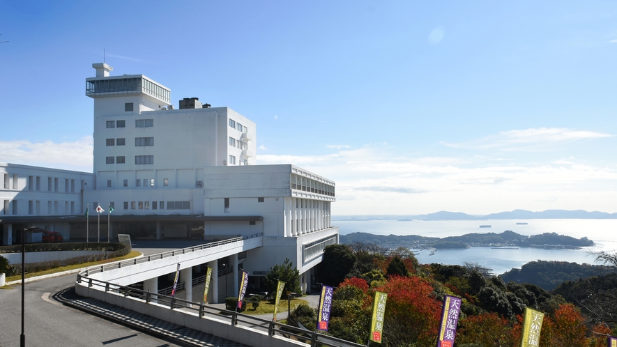 ◆【外観】山頂から望む四季折々の山々と三河湾の眺望をお楽しみください。