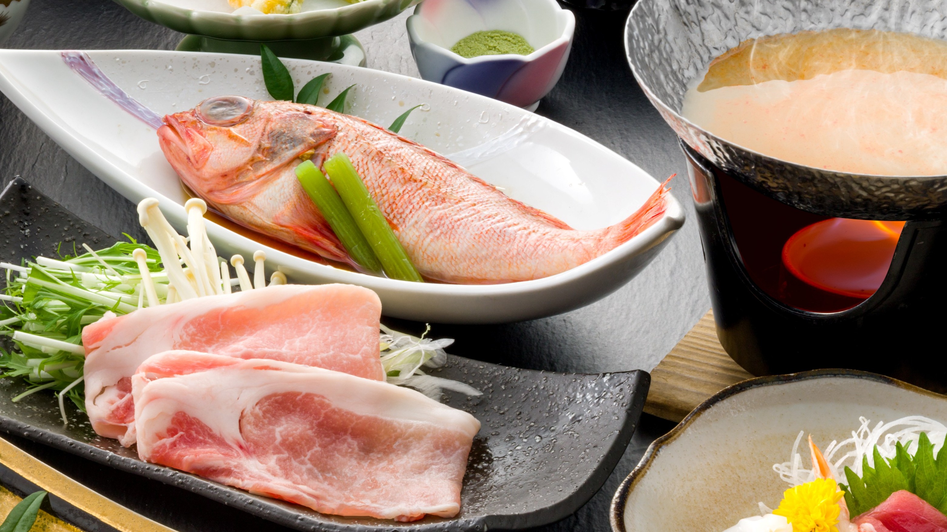 25夏　会席料理【旬】「名物吉良里クイーンポーク鍋」とじっくり煮付けた「カサゴの煮つけ」の深い味わい