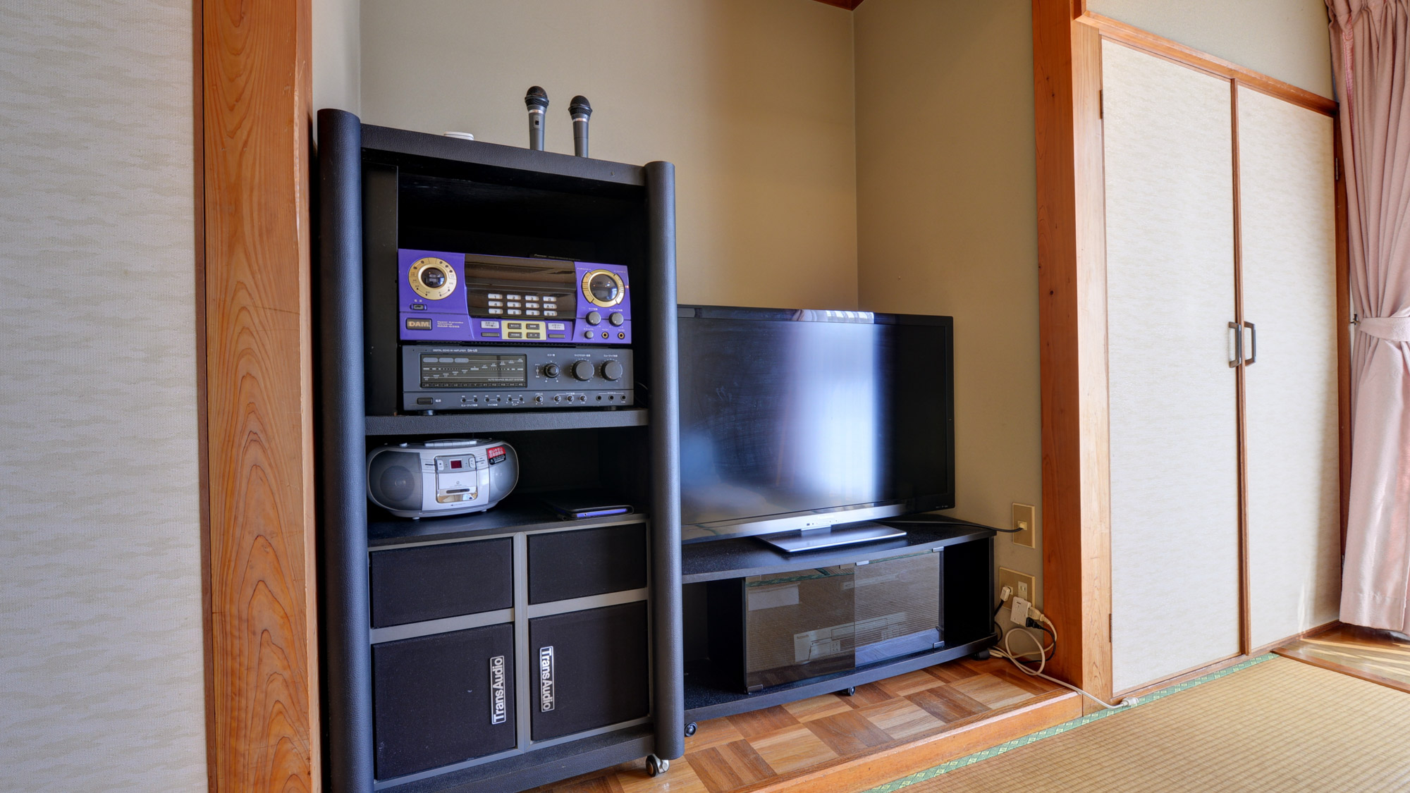 *【館内一例】カラオケもご用意しております。ご希望の際はあらかじめお問い合わせくださいませ。