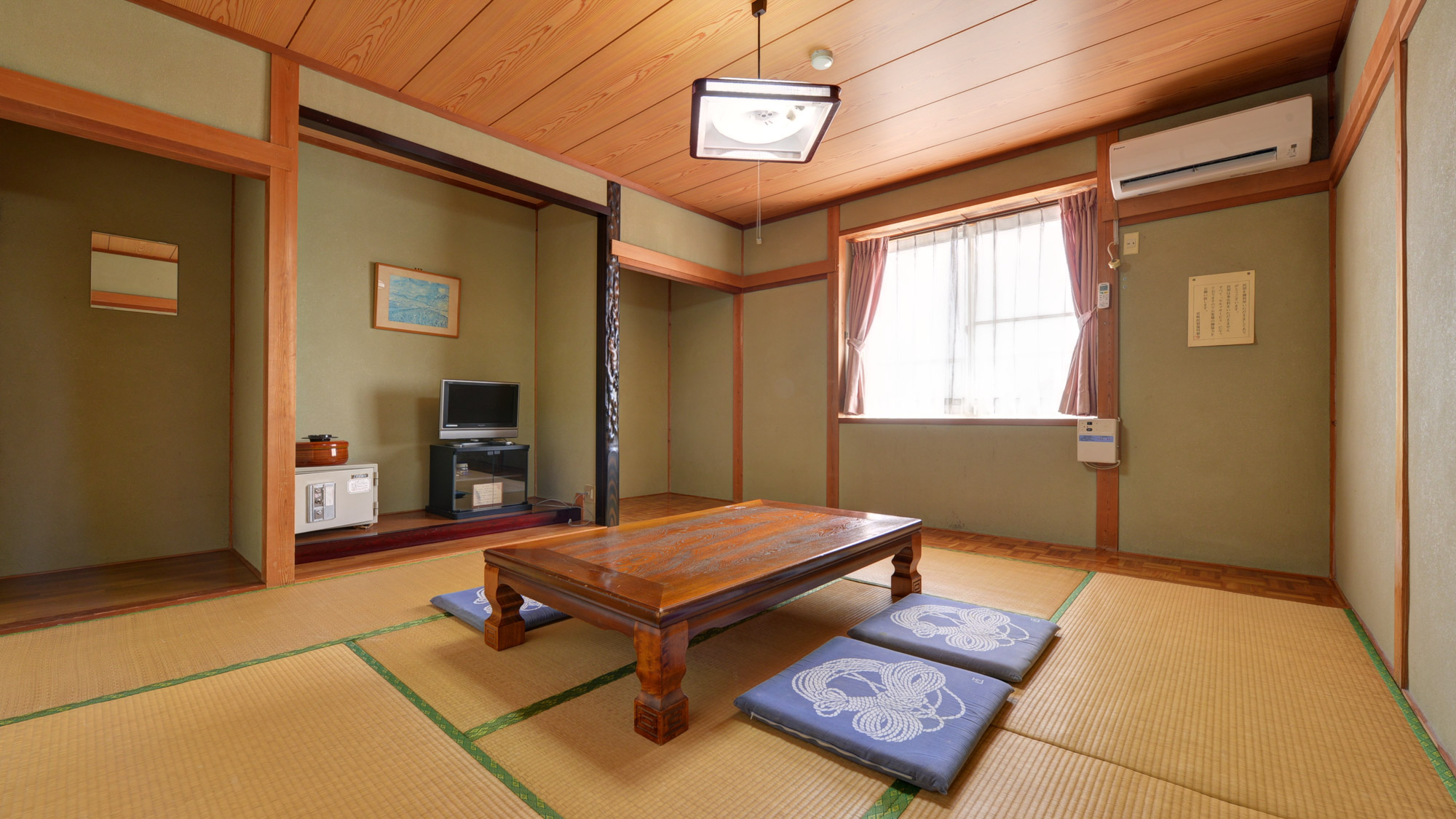 *【客室一例】和室8畳。少し広めのお部屋となっております。4名様までご利用いただけます。