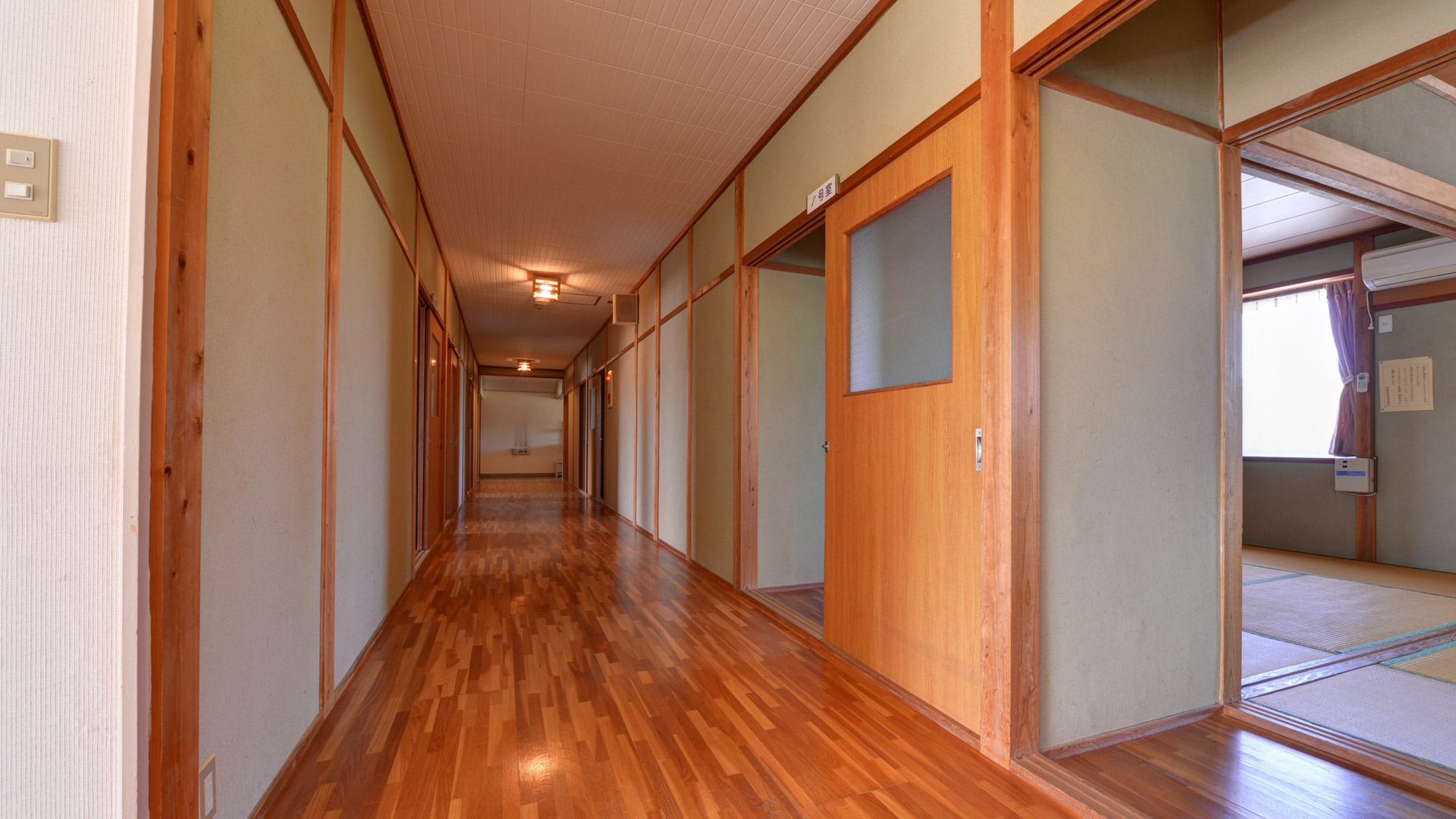 *【館内一例】お客様に気持ちよくお過ごしいただけるよう、日々清掃の徹底を心がけております。