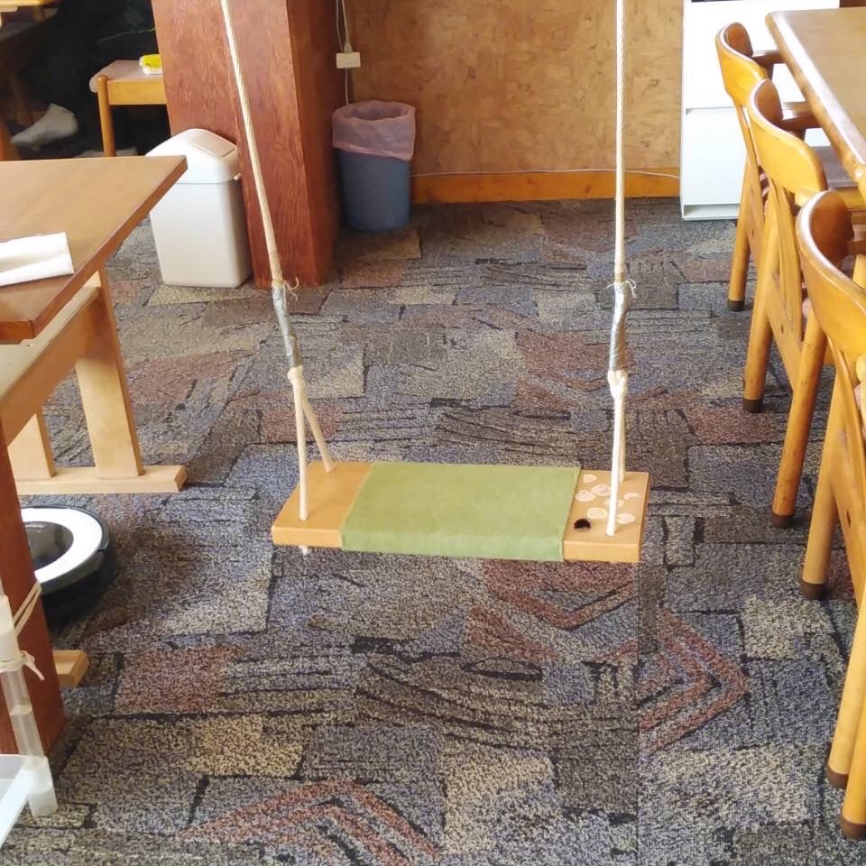 幼児用ブランコで遊ぼう