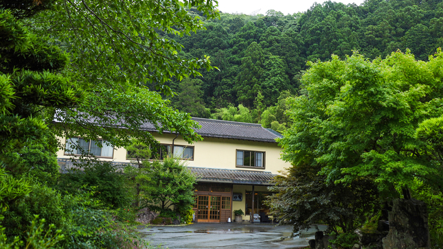 【素泊まり】創業明治27年の歴史の宿◆山間に佇む日本旅館でゆっくりと流れる時間をお楽しみ下さい